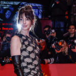 Berlinale 2023: Η Anne Hathaway με διάφανο Valentino φόρεμα και 3 ακόμη εμφανίσεις που αξίζει να δεις