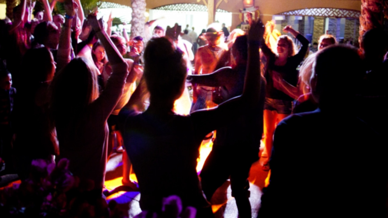 Άγνωστοι εισέβαλαν σε σπίτι όπου γινόταν πάρτι στη Θεσσαλονίκη: Χτύπησαν και λήστεψαν εφήβους