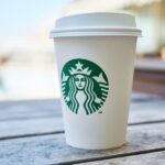 Βρέθηκε γυαλί σε καφέδες, ανακαλούνται χιλιάδες συσκευασίες Starbucks