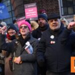 Εκπαιδευτικοί δεσμεύονται να ματαιώσουν τις απεργίες στη Βρετανία, εάν η κυβέρνηση αυξήσει τους μισθούς τους