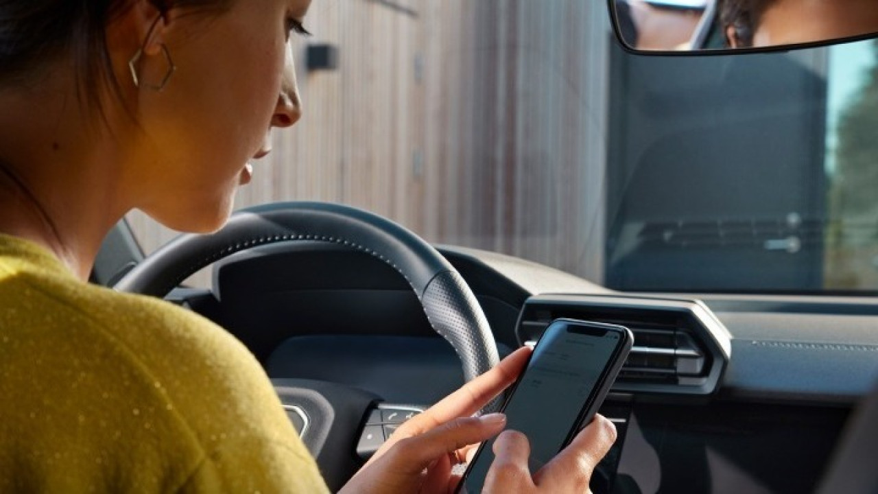 Κίνδυνος στο τιμόνι: Ποιες κακές συνήθειες των οδηγών που αυξάνουν τις πιθανότες για τροχαία