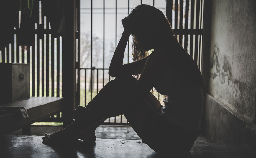 Κύκλωμα trafficking «ξήλωσε» η ΕΛΑΣ: Κρατούσε «φυλακισμένες» 15 γυναίκες