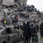 Νέοι σεισμοί στην Τουρκία: «Νομίζαμε ότι η γη θα άνοιγε στη μέση και θα μας κατάπινε» – Καταρρεύσεις κτιρίων και τραυματίες (Videos)