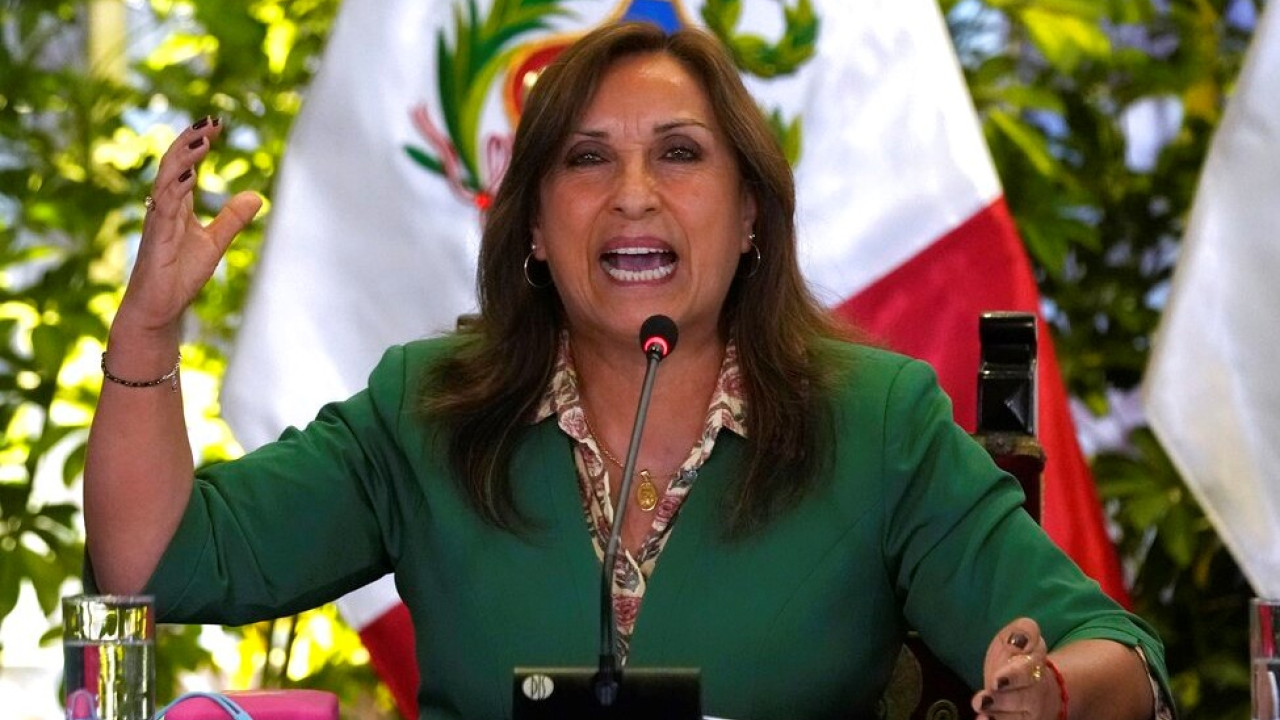 Περού: Η πρόεδρος Ντίνα Μπολουάρτε ανακαλεί τον πρεσβευτή της χώρας της στο Μεξικό