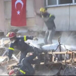 Τουρκία: Διασώστες πηδούν από το παράθυρο την ώρα μετασεισμού