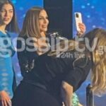 J2US: Η Μελίνα Νικολαΐδη στο πλευρό της μητέρας της Δέσποινας Βανδή - Οι selfies και τα χαμόγελα
