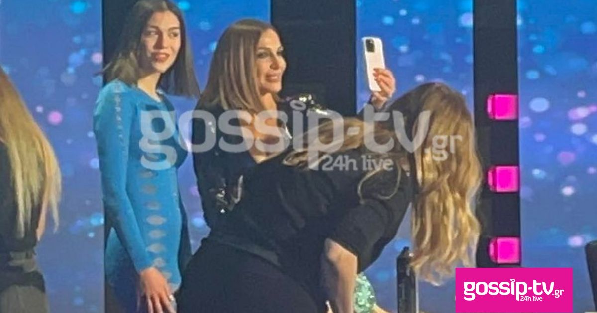 J2US: Η Μελίνα Νικολαΐδη στο πλευρό της μητέρας της Δέσποινας Βανδή - Οι selfies και τα χαμόγελα