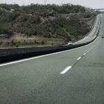 Απίστευτο βίντεο - Αυτοκίνητο στην Κρήτη μπήκε στο αντίθετο ρεύμα της εθνικής οδού με μεγάλη ταχύτητα