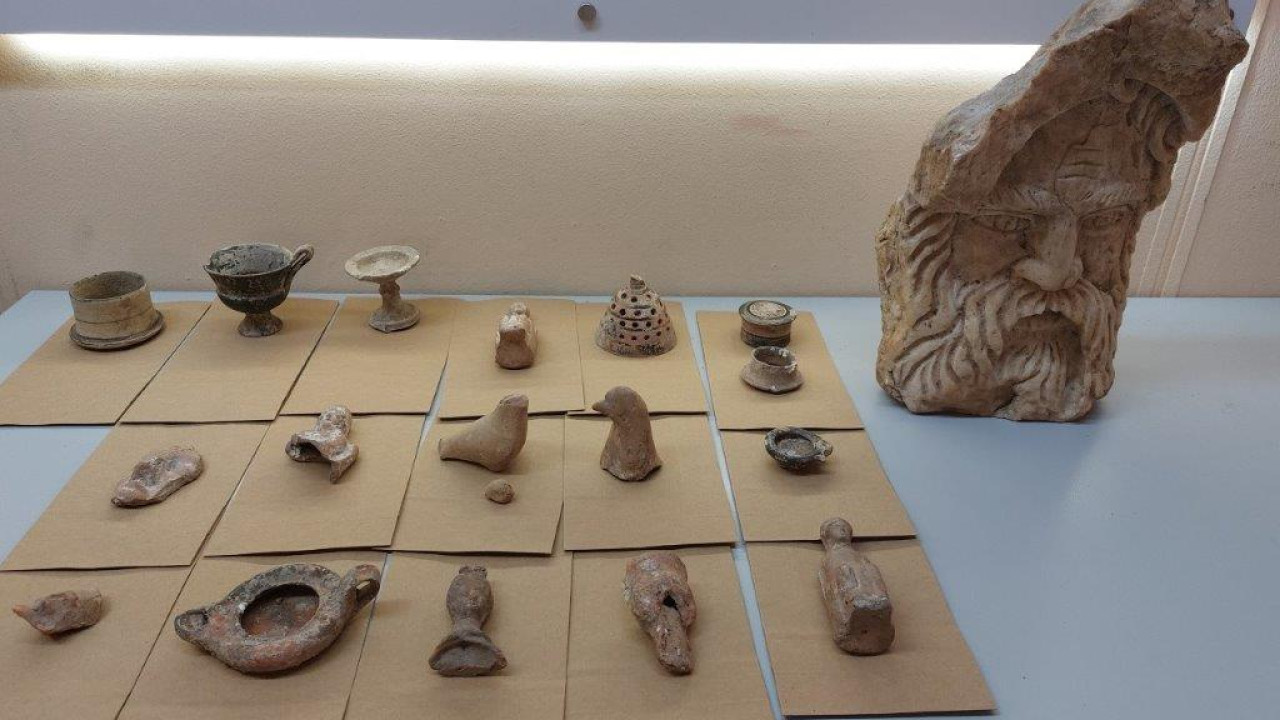 Αυτά τα αρχαία αντικείμενα βρέθηκαν στην περιοχή της Αρτέμιδας - Δείτε φωτογραφίες
