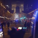 Γαλλία: Ο Μακρόν πίσω από τα «συνταγματικά τείχη», τα οποία πολιορκεί η κοινωνία