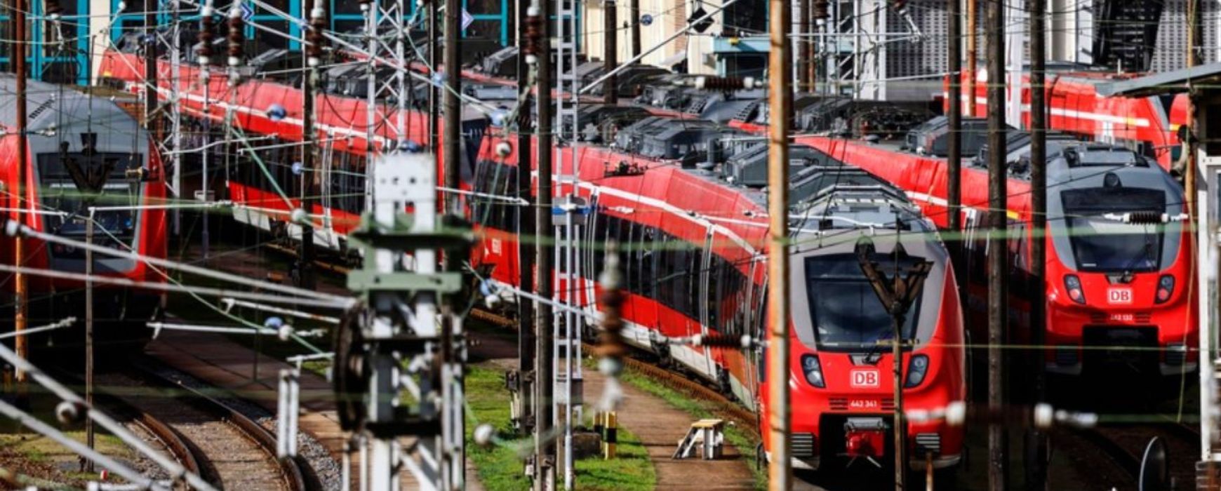 Γερμανία: «Νεκρώνει» από την απεργία εργαζόμενων σε σιδηροδρόμους, λιμάνια και αεροδρόμια – Κατά της ακρίβειας (Video/Photo)
