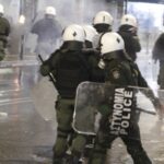Δυστύχημα στα Τέμπη: Επεισόδια μετά τις πορείες σε Αθήνα και Θεσσαλονίκη (Photos/Videos)