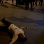 Εξοργιστικό περιστατικό αστυνομικής βίας στο Παρίσι: Αναίσθητος διαδηλωτής μετά από χτύπημα