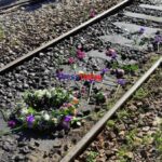 Θεσσαλονίκη: Επιμνημόσυνη δέηση και τρισάγιο στον σιδηροδρομικό σταθμό του ΟΣΕ για τα θύματα των Τεμπών