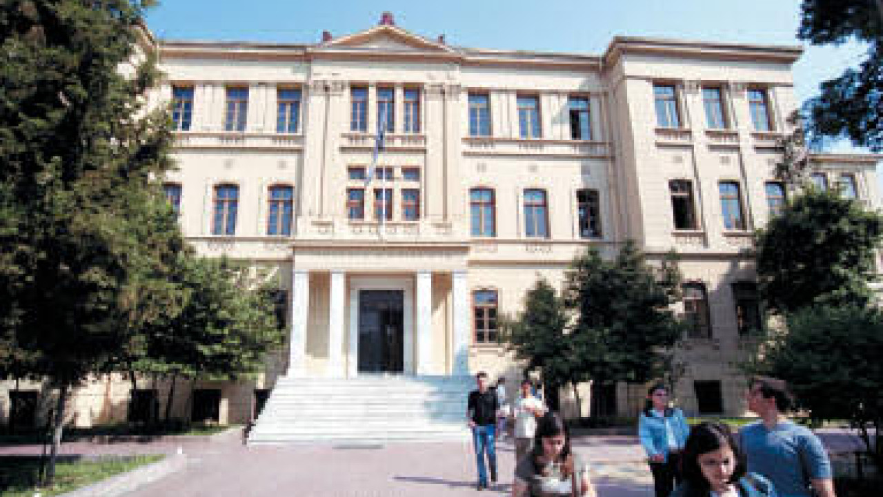 Θεσσαλονίκη: Το Τμήμα Γεωπονίας του ΑΠΘ αποχαιρετά τους φοιτητές του που έχασαν τη ζωή τους στα Τέμπη