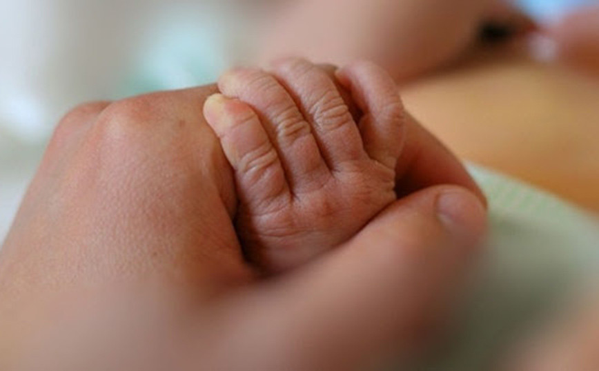 Θρίλερ με νεκρό μωρό στη Λάρισα: Η μητέρα του είπε ότι δεν ήξερε ότι ήταν έγκυος – Η οικογένειά της το έθαψε κρυφά