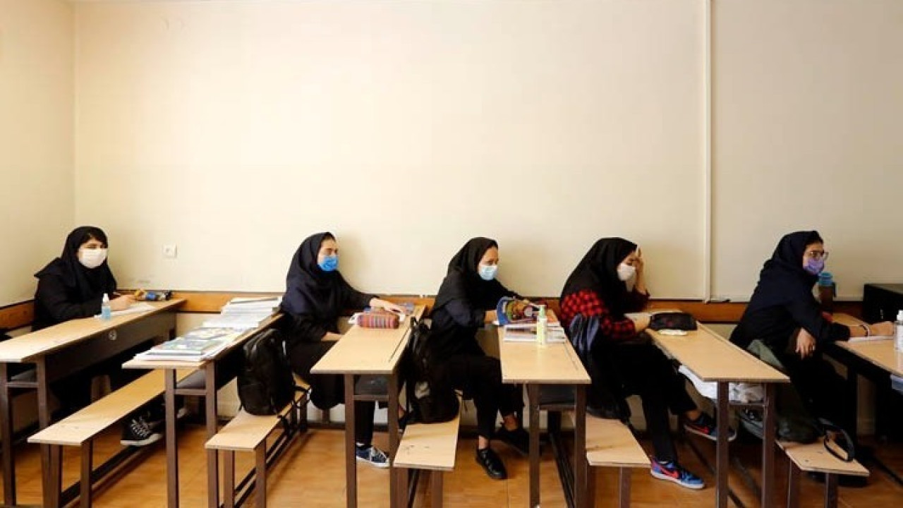 Ιράν: Γονείς διαδηλώνουν με αφορμή τα νέα περιστατικά δηλητηρίασης μαθητριών στα σχολεία