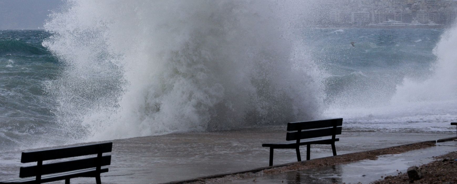 Καιρός σήμερα: Ισχυρές βροχές και καταιγίδες σε Κρήτη και Δωδεκάνησα – Νεφώσεις στην Αττική (Video)