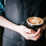 «Κόβουν» τον καφέ από έξω οι Έλληνες λόγω της ακρίβειας- Το είδος που είναι πιο δημοφιλές