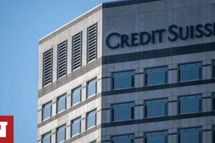 Με στήριξη 100+9 δισ. φράγκα έκλεισε το ντιλ UBS-Credit Suisse