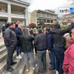 Ξάνθη: Κάτοικοι του Δροσερού συγκεντρώθηκαν στο Δημαρχείο της πόλης – Ζητούν να αποδοθεί δικαιοσύνη