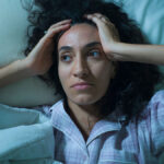 Ξυπνάτε τη νύχτα και δυσκολεύεστε να ξανακοιμηθείτε; Τι σημαίνει αυτό για τον κίνδυνο άνοιας