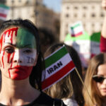 Οι γυναίκες που παραβιάζουν τον ισλαμικό ενδυματολογικό κώδικα θα τιμωρούνται, ανακοίνωσαν οι Aρχές του Ιράν