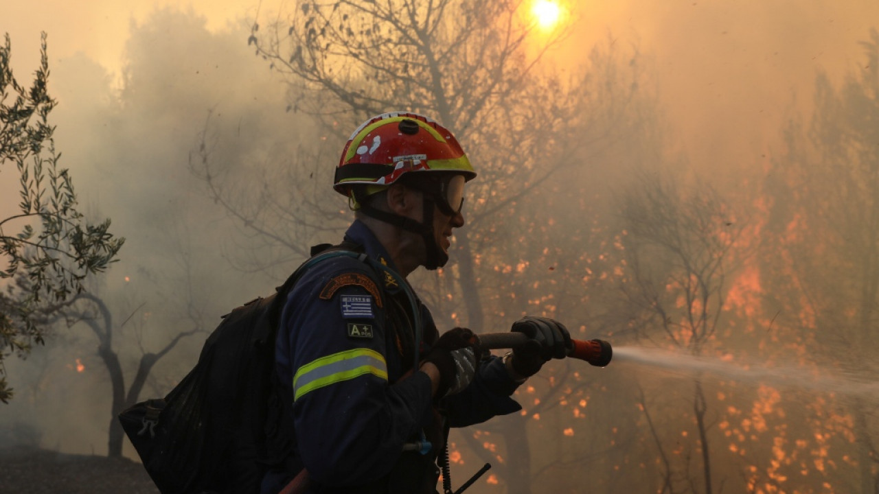 Οριοθετήθηκε η πυρκαγιά σε δασική έκταση στο Δερβένι Κορινθίας