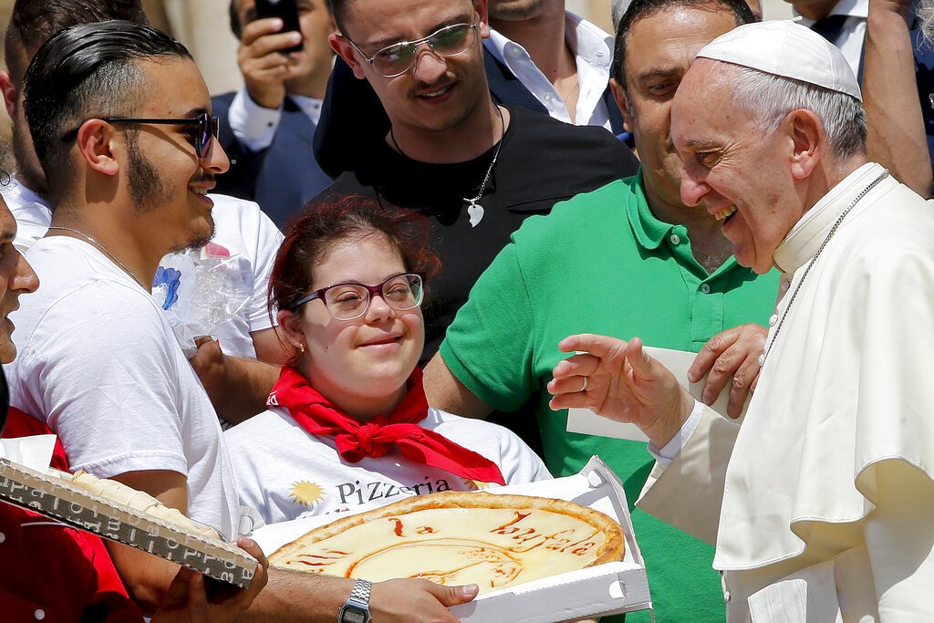 Πάπας Φραγκίσκος: Έφαγε πίτσα με όσους τον βοηθούν, το Σάββατο εξιτήριο