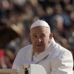 Πάπας Φραγκίσκος: Βελτιώνεται η κατάσταση της υγείας του