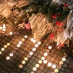 «Πένθιμες πορείες» σε Αθήνα, Πάτρα, Θεσσαλονίκη για την τραγωδία στα Τέμπη – Οργή και λουλούδια (Photos/Videos)