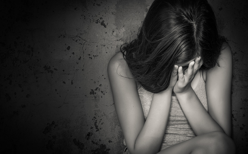 Πέραμα: Ποινική δίωξη στη μητέρα της 6χρονης για συνέργεια στον βιασμό