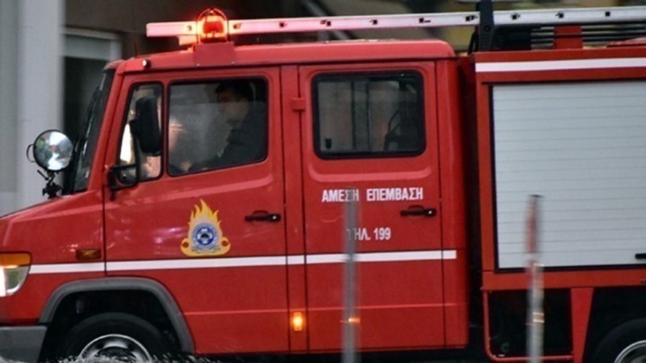 Πυρκαγιά σε αυτοκίνητο στην Φιλοθέη - Πρόλαβαν και βγήκαν οι δυο επιβαίνοντες