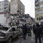 Στο έλεος των Ρίχτερ η Τουρκία: Σχεδόν 1.600 νεκροί - Η μεγαλύτερη καταστροφή από το 1939