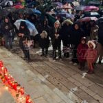 Συγκίνηση στη Λάρισα: Ανάβουν κεράκια για τα θύματα στα Τέμπη