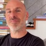 Συνελήφθη ο συγγραφέας Στέφανος Ξενάκης για ακάλυπτες επιταγές