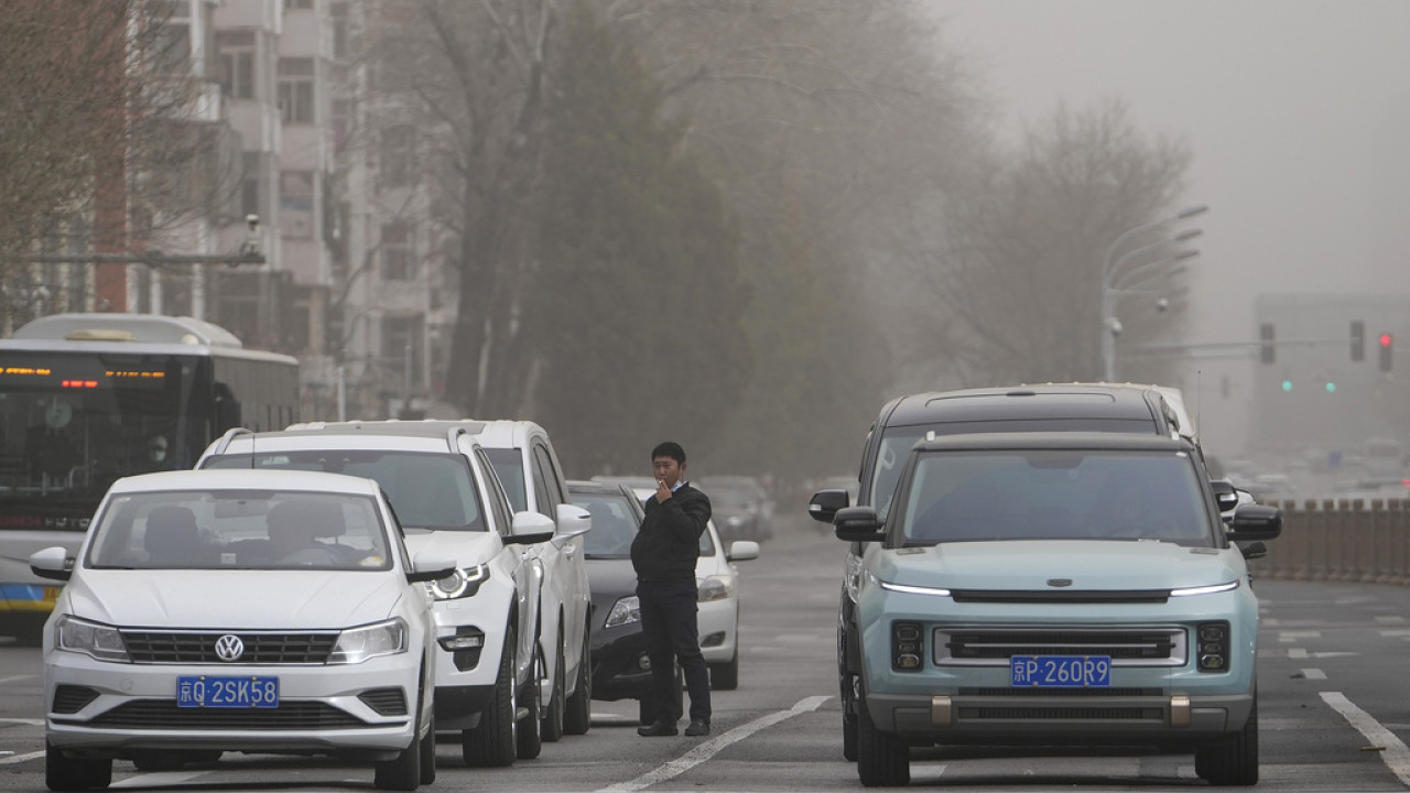 Σφοδρή αμμοθύελλα πλήττει το Πεκίνο - Στα ύψη η ατμοσφαιρική ρύπανση