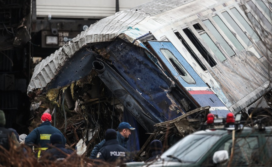 Σύγκρουση τρένων στα Τέμπη: Εξετάζεται αναβάθμιση των ερευνών για το δυστύχημα – Στο στόχαστρο και νέα πρόσωπα