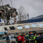 Σύγκρουση τρένων στα Τέμπη: Συνελήφθη ο σταθμάρχης – Ερευνάται αν πρόκειται για ανθρώπινο λάθος ή για μία σειρά τεχνικών παραλείψεων
