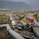 Σύγκρουση τρένων στα Τέμπη: Τριήμερο εθνικό πένθος για τα θύματα