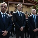 Τέμπη: Ο Κυριάκος Μητσοτάκης στην κηδεία του μηχανοδηγού Σπύρου Βούλγαρη