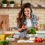 Υγιεινή διατροφή: 10 αλλαγές για να γίνει συνήθειά σας
