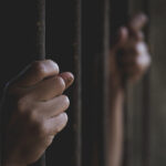 Χαλκιδική: Κινηματογραφική απόδραση για 26χρονη που κατηγορείται για κλοπή «μαμούθ» – Το έσκασε από το παράθυρο