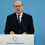 Χατζηδάκης: «Αύξηση κατά 9,4% στον κατώτατο μισθό – Στα 479 ευρώ το επίδομα ανεργίας» (video)