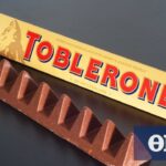 Χωρίς την εικόνα του ελβετικού βουνού οι συσκευασίες της σοκολάτας Toblerone