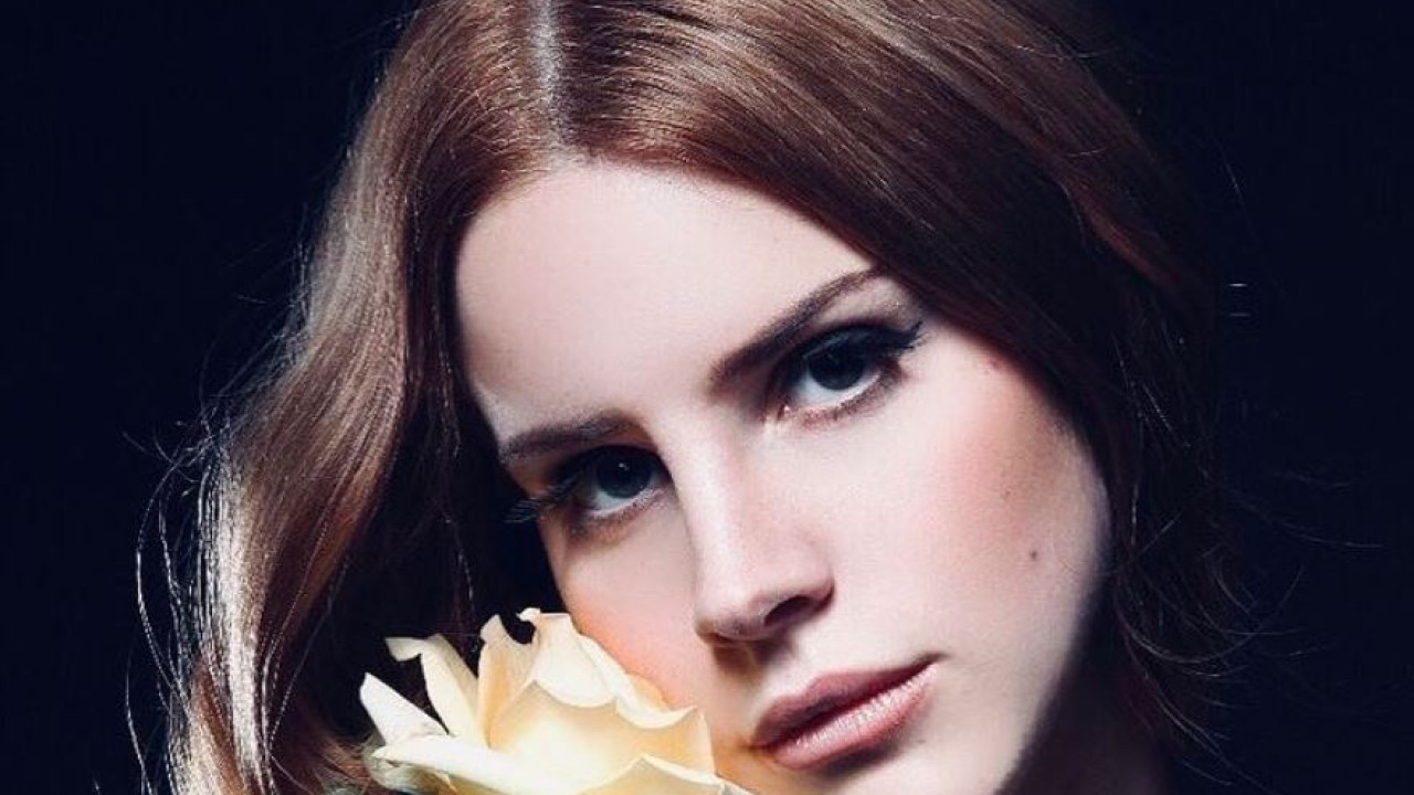H Lana Del Rey θα εμφανιστεί στο Φεστιβάλ Hyde Park του Λονδίνου