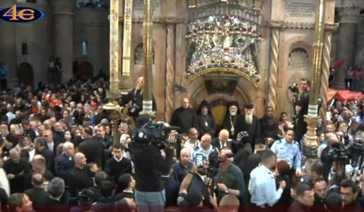 Άγιο Φως: Πλήθος πιστών για την τελετή αφής στα Ιεροσόλυμα – Πότε θα φτάσει στην Ελλάδα (Videos)