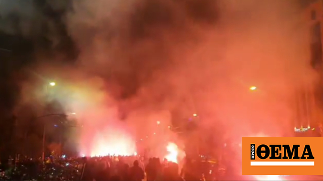 ΑΕΚ: Χαμός στη λεωφόρο Συγγρού, οπαδοί των «κιτρινόμαυρων» συνόδευσαν το πούλμαν ως τα Σπάτα