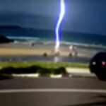 Αυστραλία: 8χρονος χτυπήθηκε από κεραυνό μέσα στη θάλασσα - Σοκαριστικό βίντεο