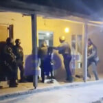 Βίντεο ντοκουμέντο: Η στιγμή που η ΟΠΚΕ «μπουκάρει» στο σπίτι του αρχηγού σπείρας διαρρηκτών